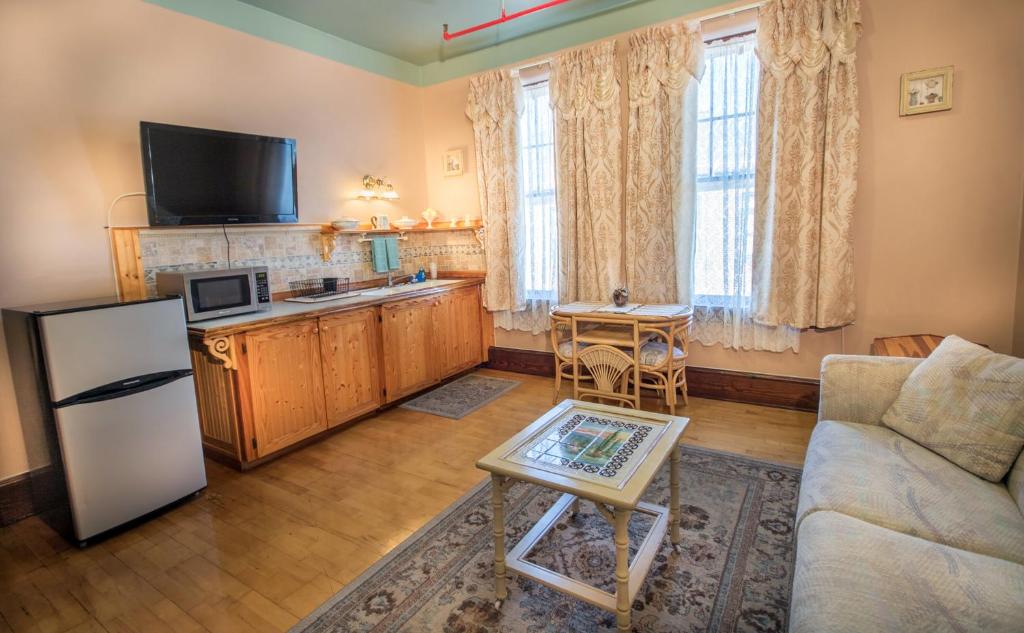 Сьюит (Суперлюкс с кроватью размера «queen-size»), The Edgewater Hotel