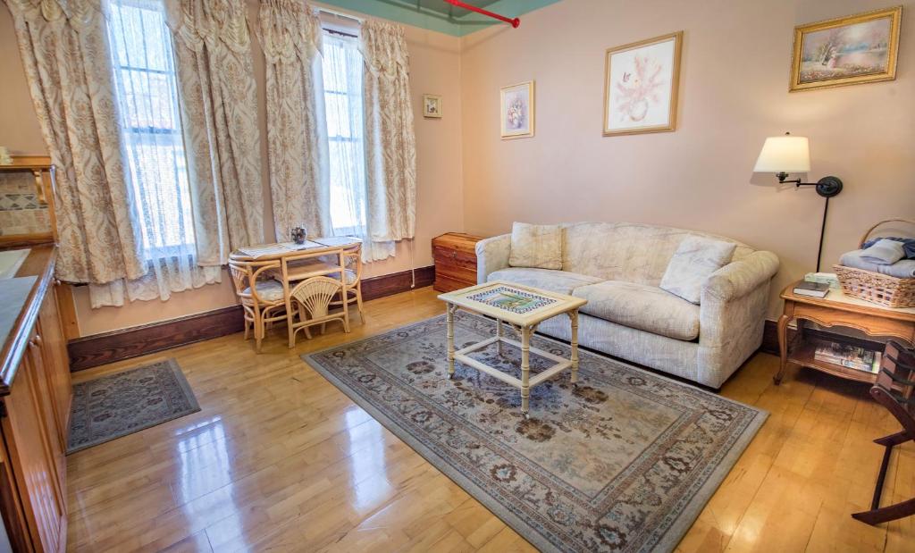 Сьюит (Суперлюкс с кроватью размера «queen-size»), The Edgewater Hotel