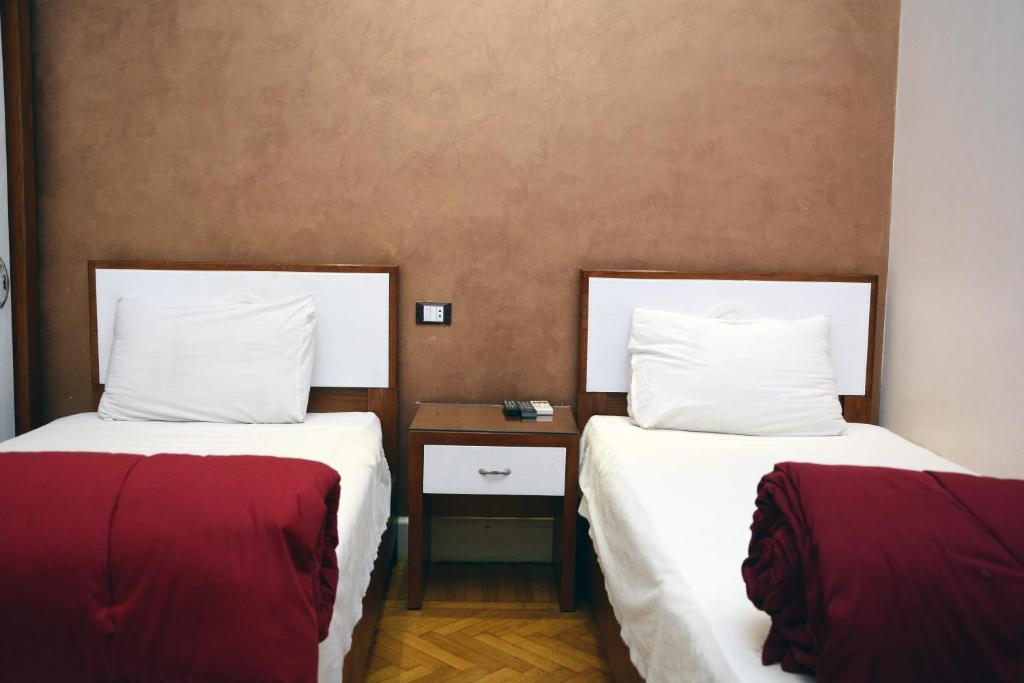 Двухместный (Двухместный номер с 2 отдельными кроватями и собственной ванной комнатой) хостела Nour Hostel, Каир