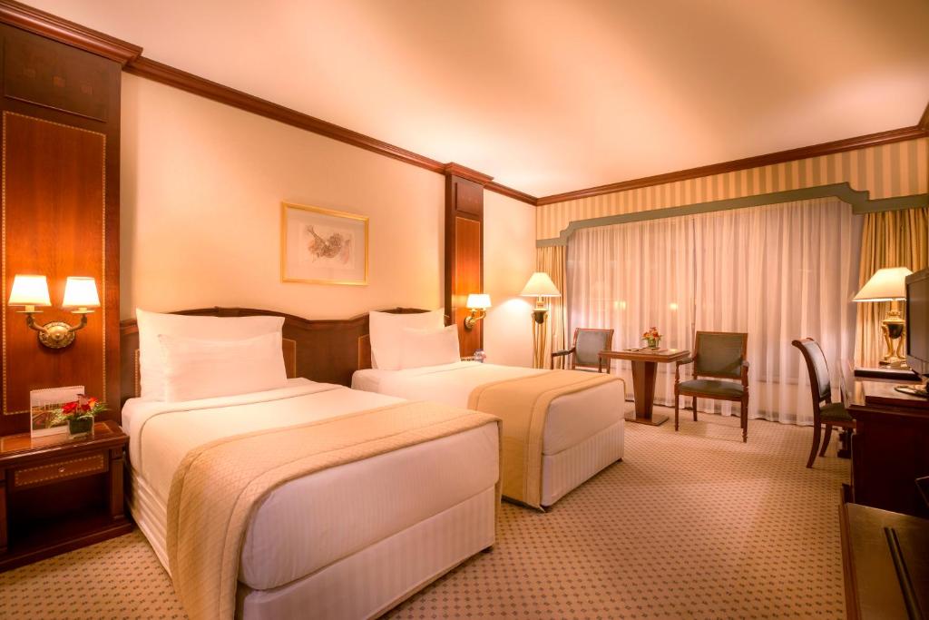 Двухместный (Двухместный номер Делюкс с 2 отдельными кроватями) отеля Corniche Hotel Abu Dhabi, Абу-Даби