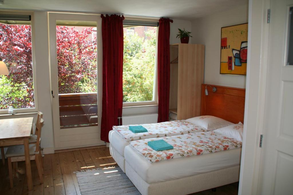 Двухместный (Двухместный номер Делюкс с 1 кроватью или 2 отдельными кроватями, вид на сад) отеля B&B Jordaan, Амстердам
