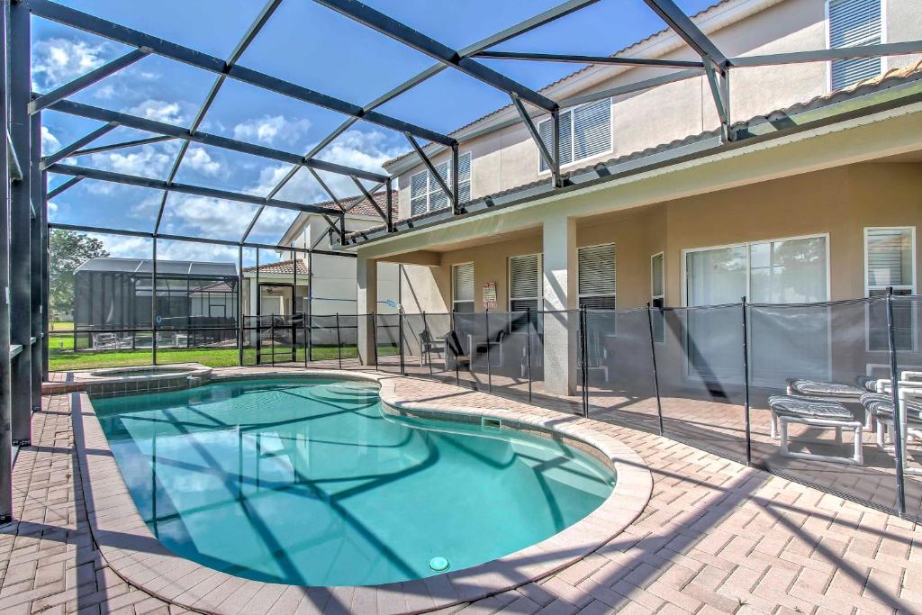 Spacious Kissimmee Villa - 3 Mi to Disney World!