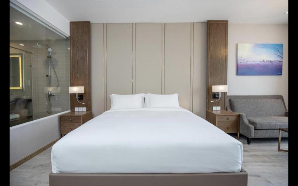 Двухместный (Улучшенный номер с кроватью размера «king-size») апартамента Star Beach Panorama, Нячанг