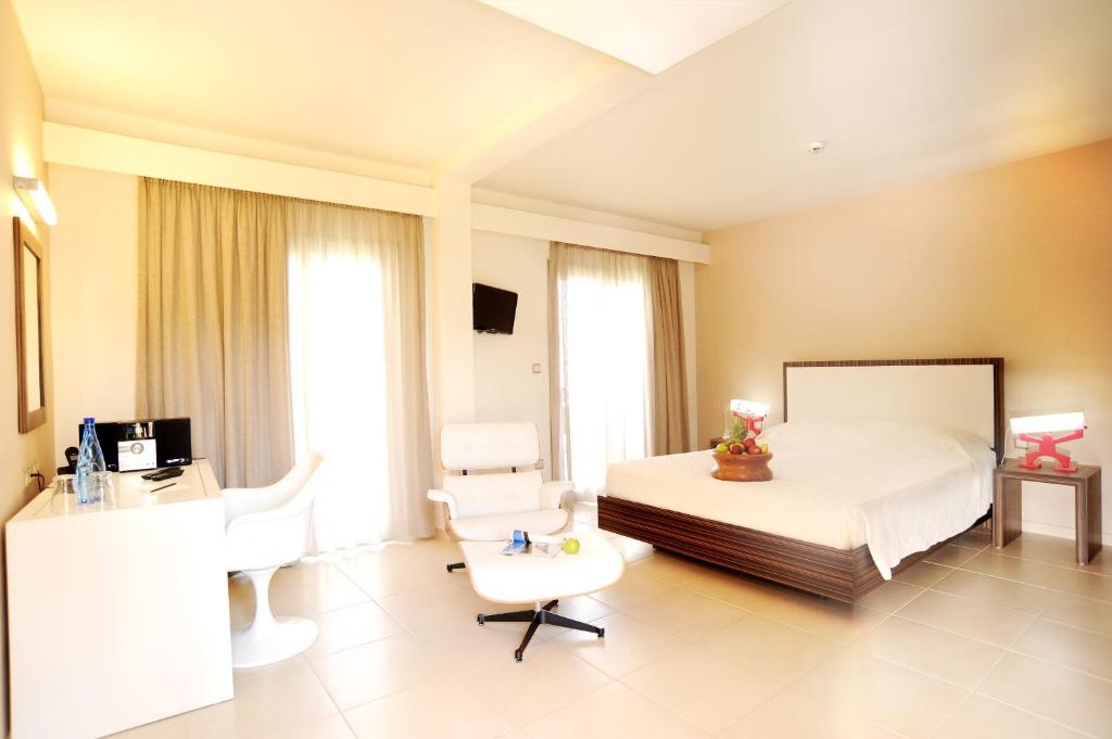 Двухместный (Двухместный номер Делюкс с 1 кроватью) отеля Sikyon Coast Hotel And Resort, Ксилокастро