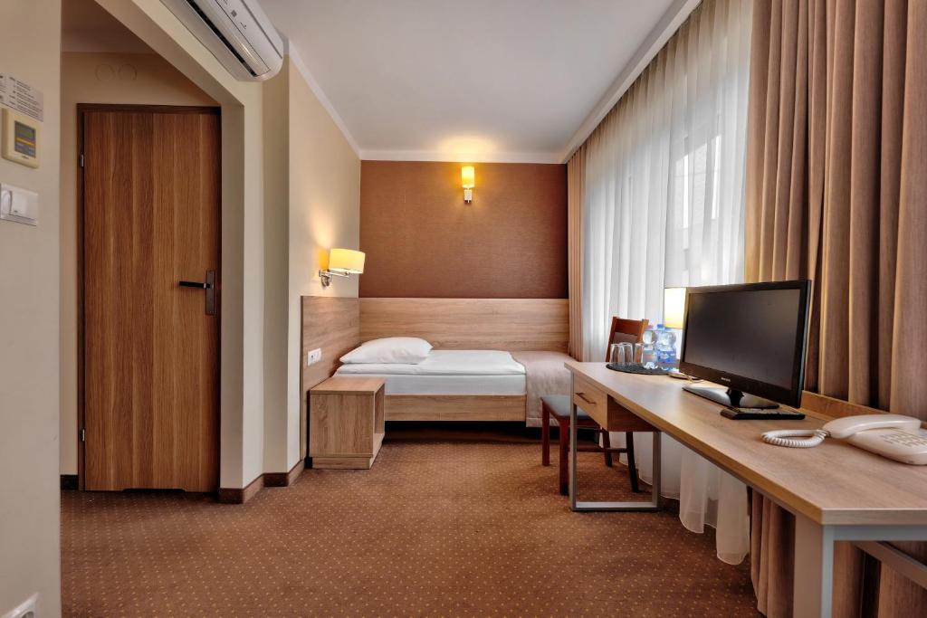 Трехместный (Трехместный номер с основными удобствами) отеля Hotel Leśny, Белосток