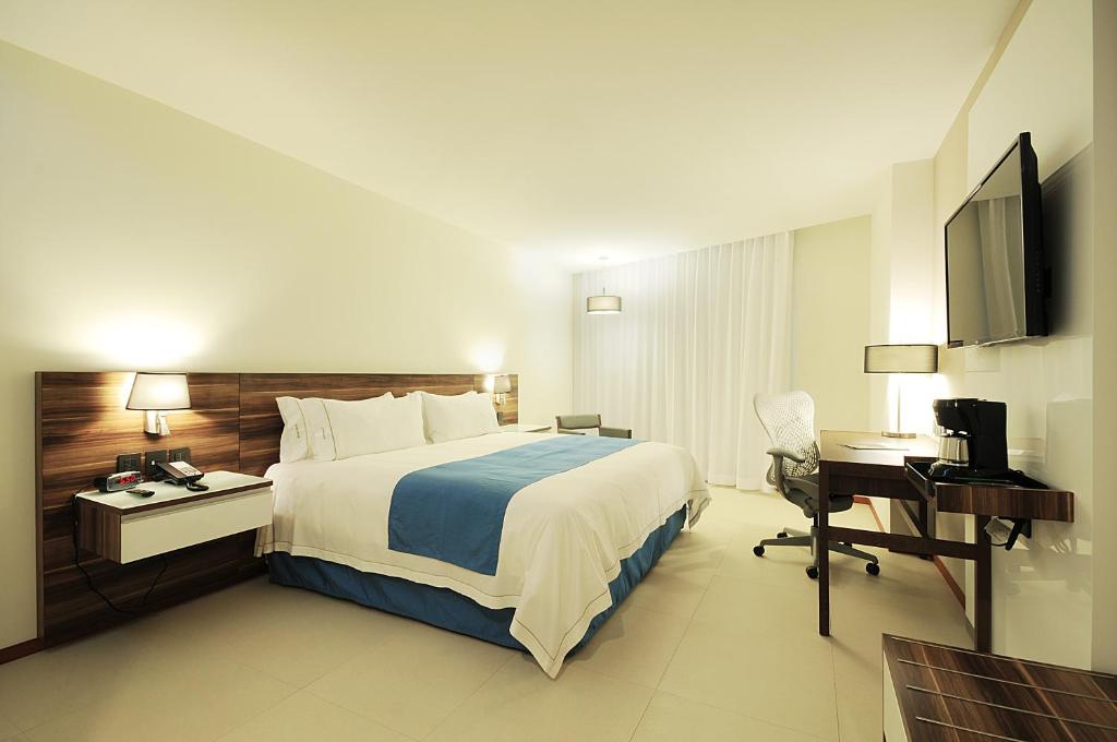 Двухместный (Номер с кроватью размера «king-size») отеля Holiday Inn Express Puerto Vallarta, Пуэрто-Вальярта