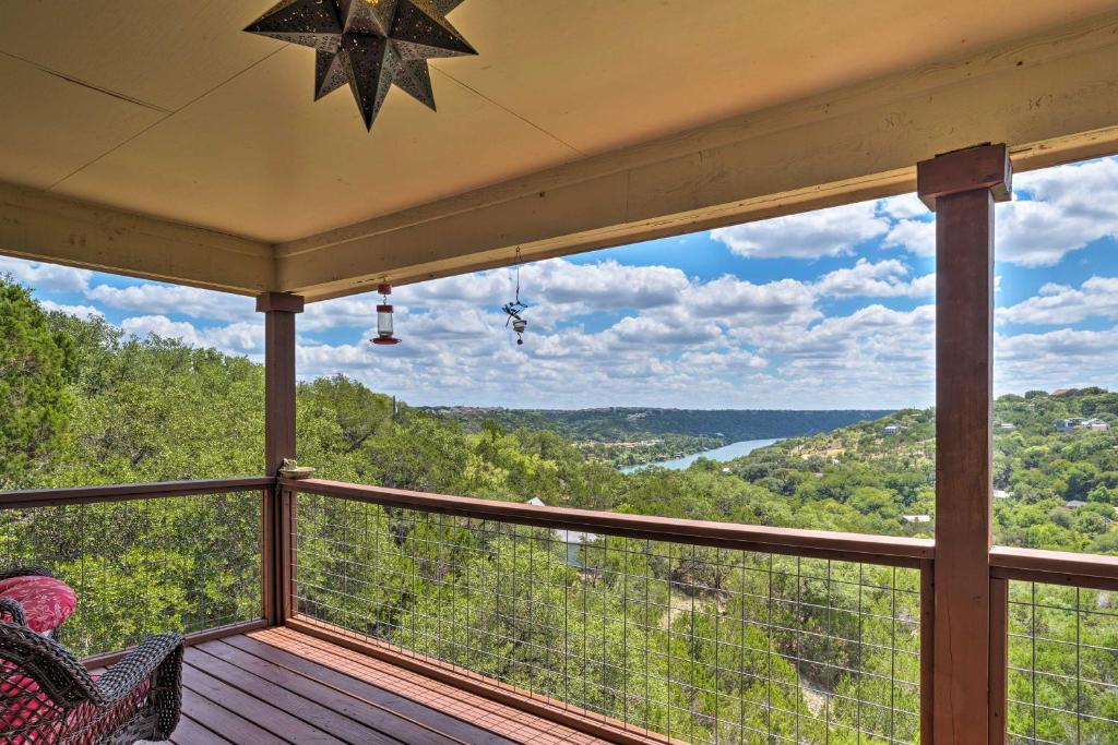 Austin Home with 2 Decks and Views, Mins to 2 Lakes!, Остин