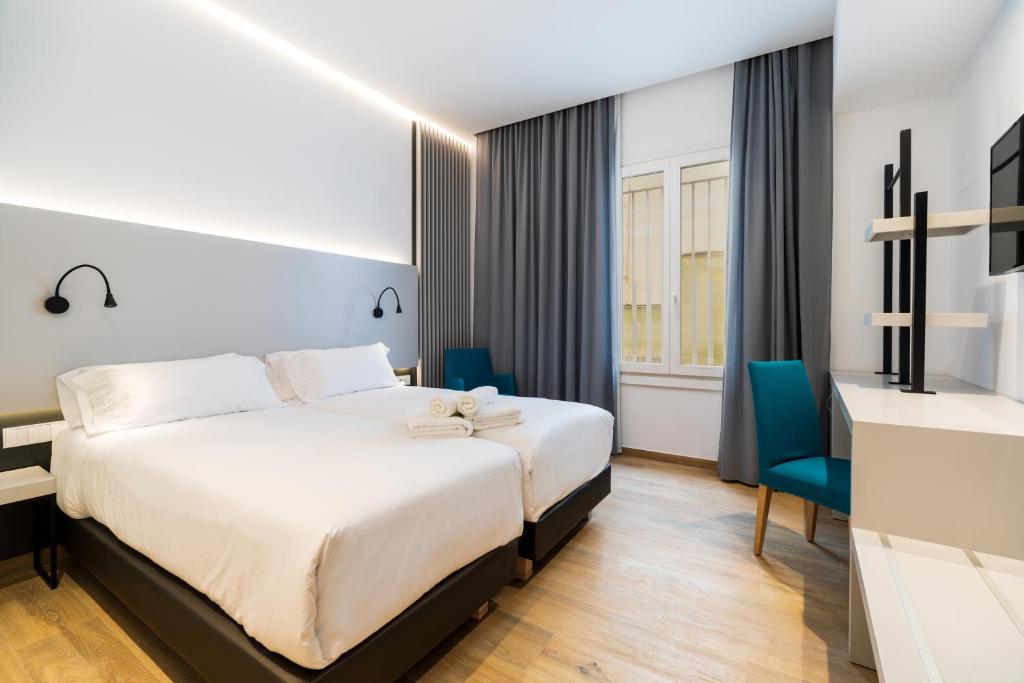 Двухместный (Двухместный номер Делюкс с 1 кроватью или 2 отдельными кроватями (1 этаж)) отеля Dormos Hotel, Кадис