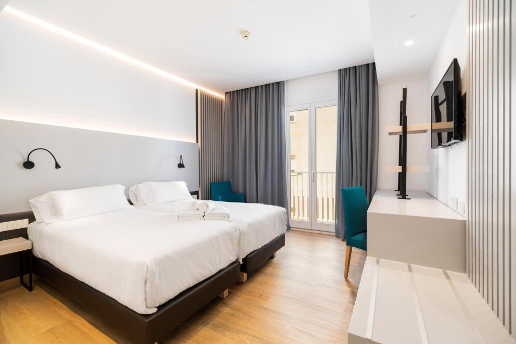 Двухместный (Улучшенный двухместный номер с 1 кроватью или 2 отдельными кроватями) отеля Dormos Hotel, Кадис