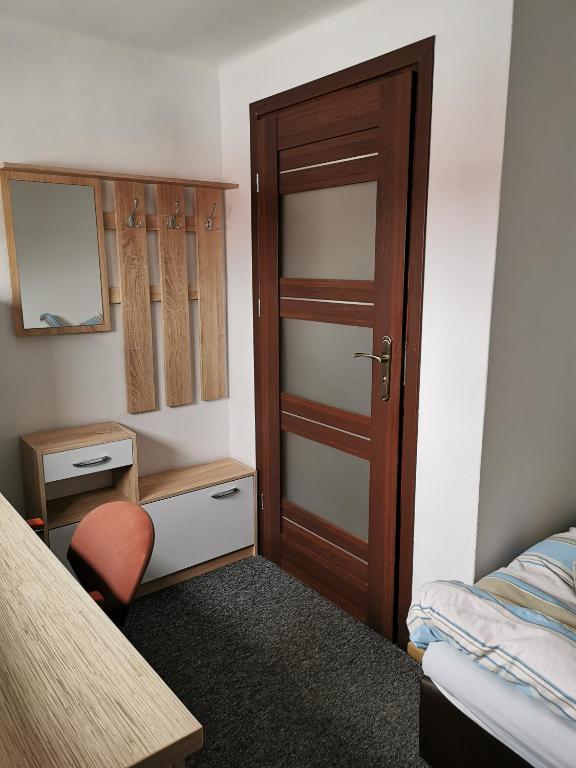 Двухместный (Небольшой двухместный номер с 1 кроватью) хостела For rest Hostel, Люблин