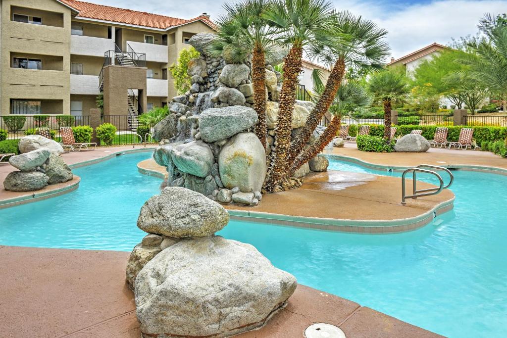 Las Vegas Condo w/Patio, Pool & Gym-5 Min to Strip