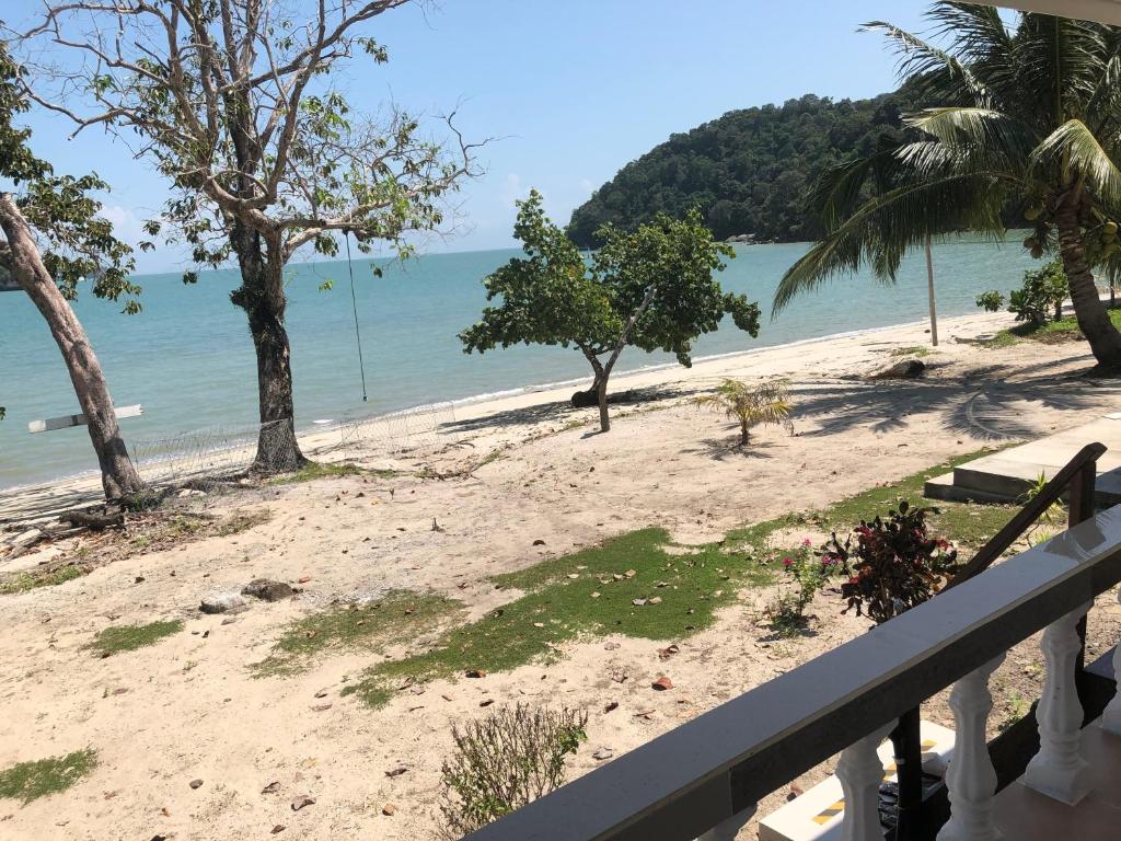 Номер (Private Bungalow on Wild Pasir Panjang Beach (sleeps 4 max)), Wild Pasir Panjang