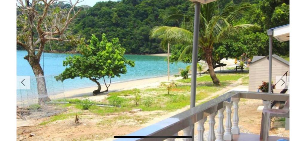 Номер (Private Bungalow on Wild Pasir Panjang Beach (sleeps 3 max)), Wild Pasir Panjang