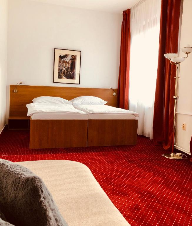 Двухместный (Standard Double Room with 2 Extra Beds), Hotel & Penzión Grand Matej