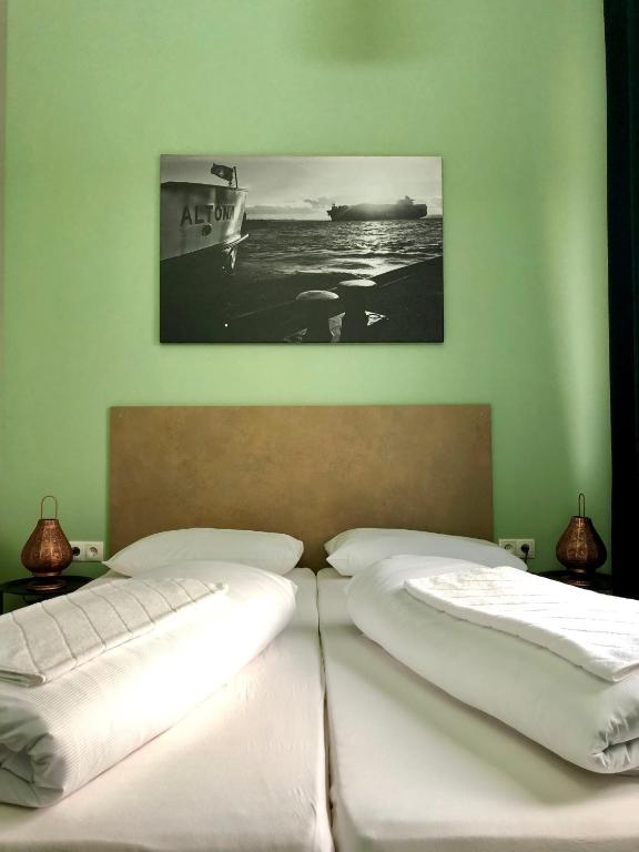 Двухместный (Двухместный номер с 1 кроватью и собственной ванной комнатой) хостела Sandmann Boutique Hostel, Гамбург