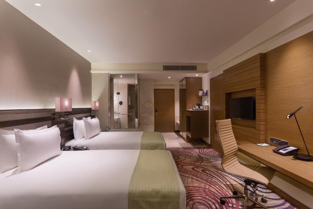 Двухместный (Superior Twin Room(15% Discount on F&B,Spa Services and Laundry)) отеля Holiday Inn Jaipur City Centre, Джайпур
