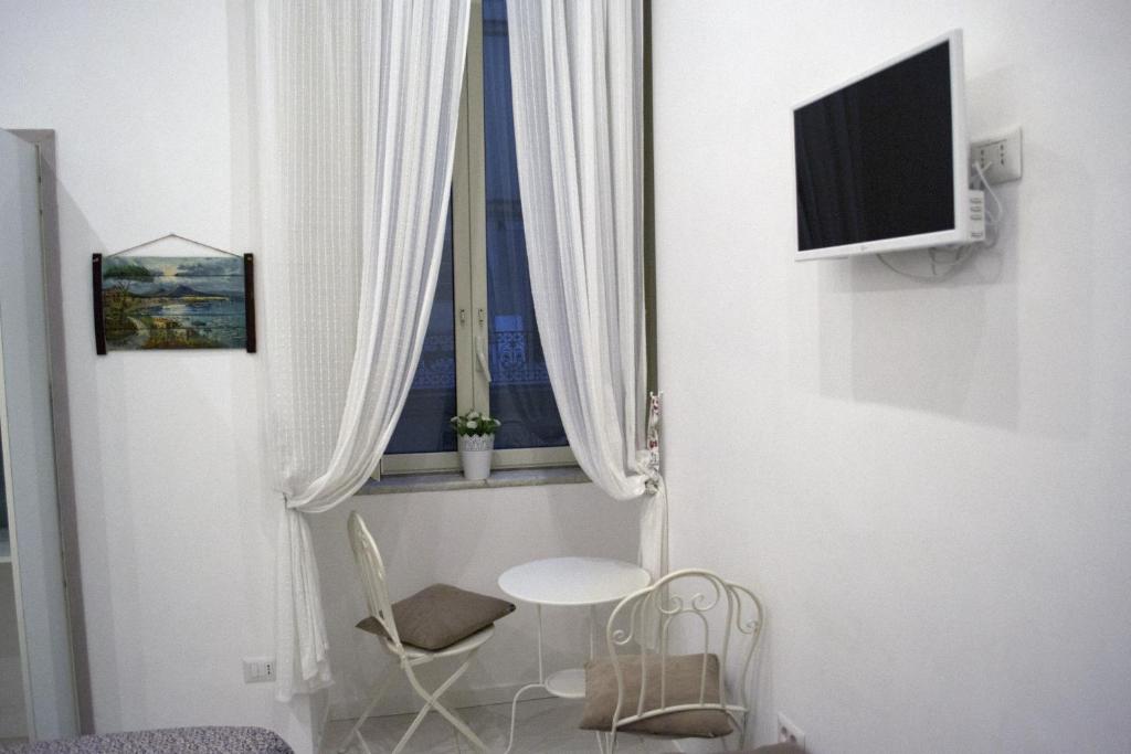 Двухместный (Двухместный номер с 1 кроватью и собственной ванной комнатой) отеля Le Stanze di Dolly, Неаполь