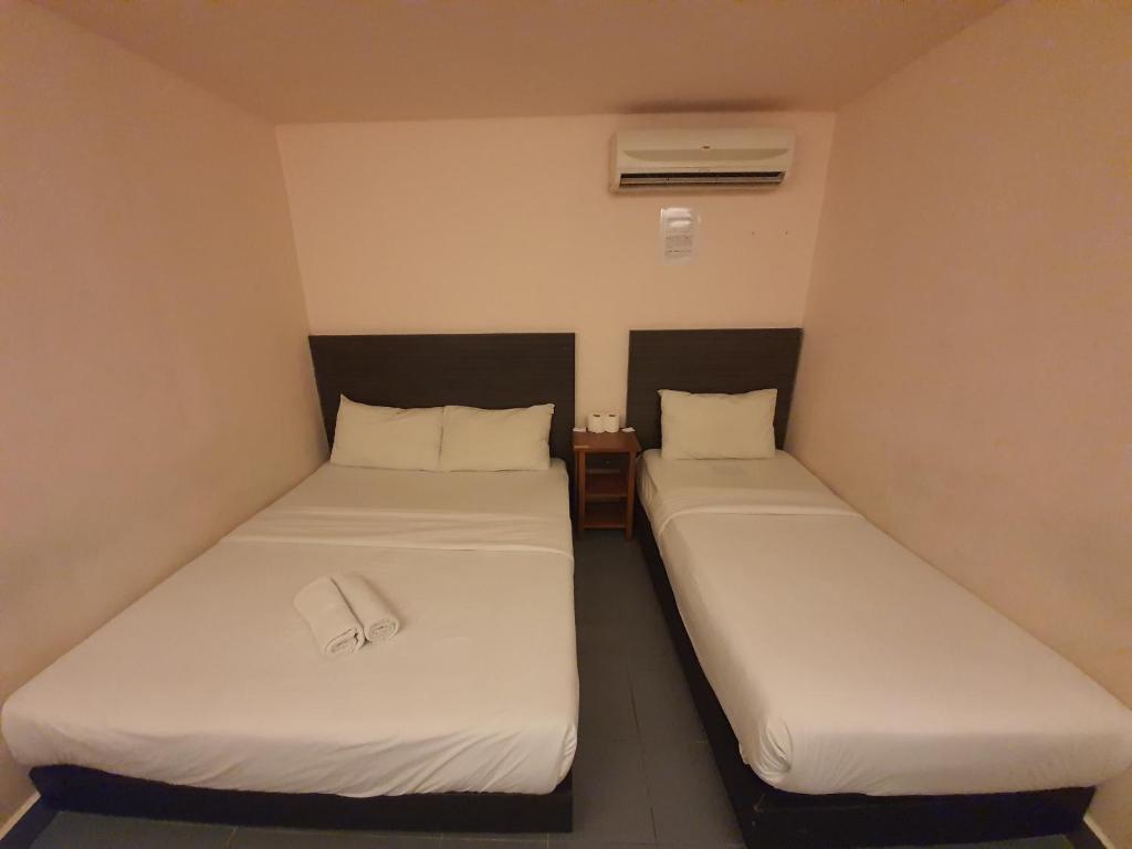 Трехместный (Стандартный трехместный номер) отеля SPOT ON 89698 Budget Inn Hotel, Куала-Лумпур
