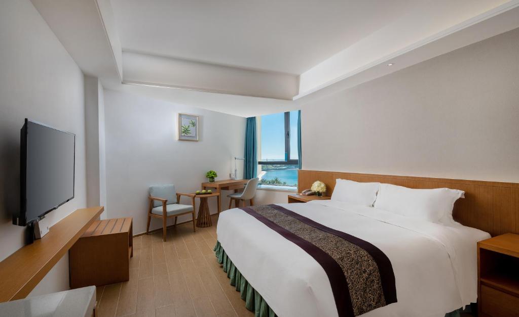 Двухместный (Элегантный номер с кроватью размера «king-size», вид на море) отеля Sanya South China Hotel, Санья