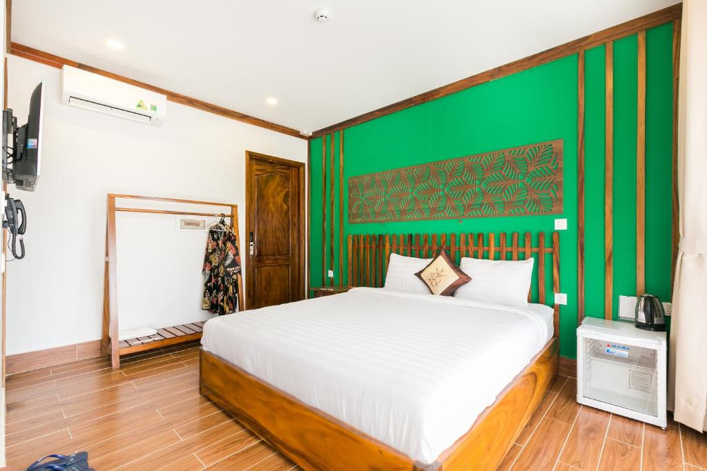 Двухместный (Улучшенный двухместный номер с 1 кроватью) отеля Plus Hotel Phu Quoc, Дуонг-Донг