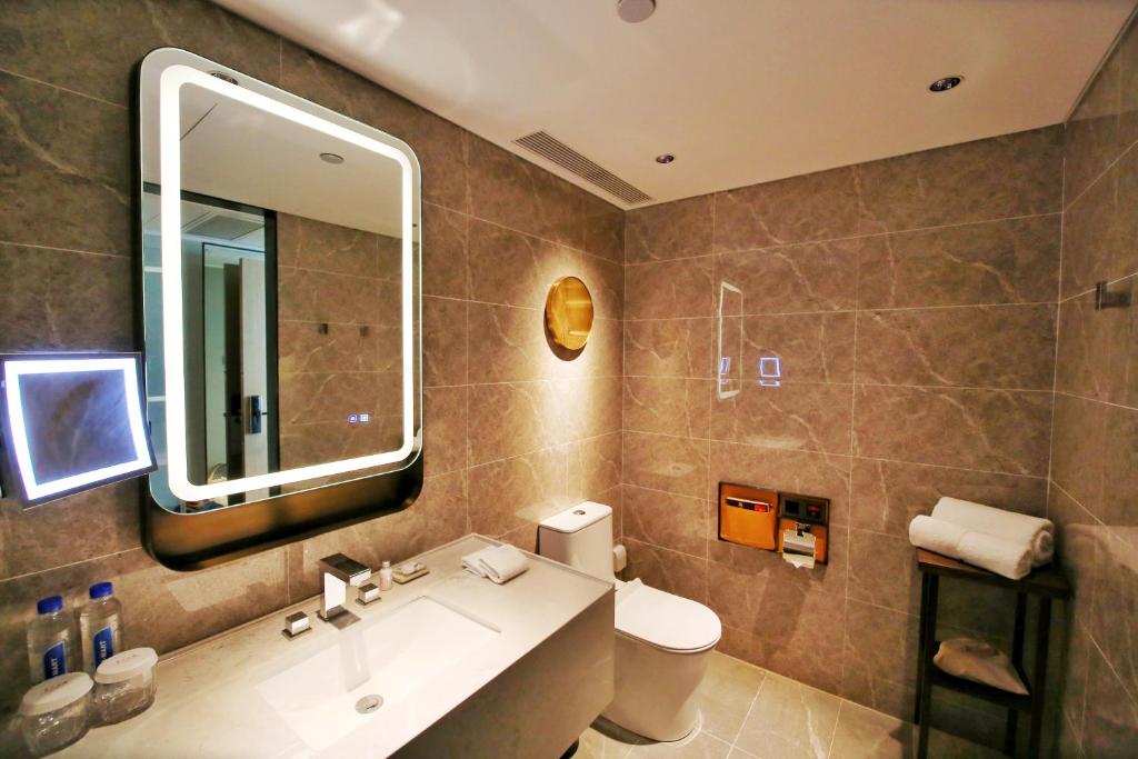 Двухместный (Non Smoking-Elite Twin Bed Room), Dong Fang Hotel Guangzhou