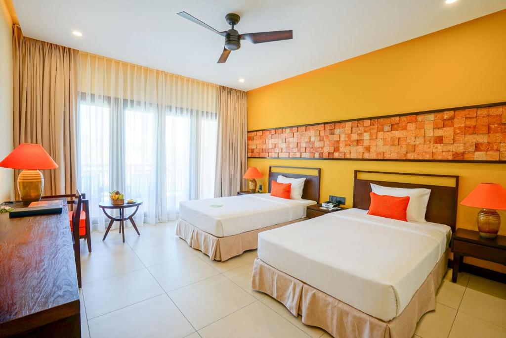 Двухместный (Улучшенный двухместный номер Делюкс с 1 кроватью или 2 отдельными кроватями) курортного отеля Pandanus Resort, Фантхьет