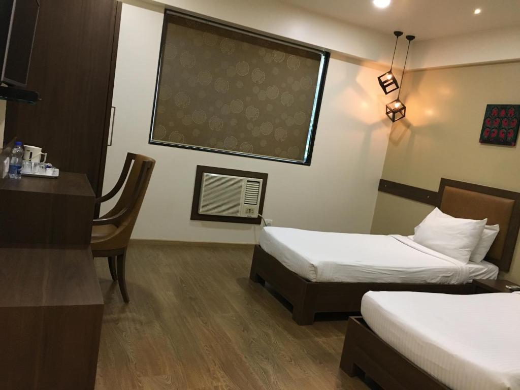 Двухместный (Улучшенный двухместный номер с 2 отдельными кроватями) отеля Hotel Amigo, Мумбай