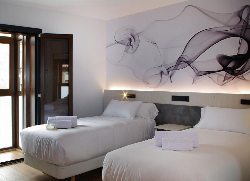 Двухместный (Двухместный номер Делюкс с 1 кроватью или 2 отдельными кроватями и балконом) отеля Hotel NERU con Encanto, Леон