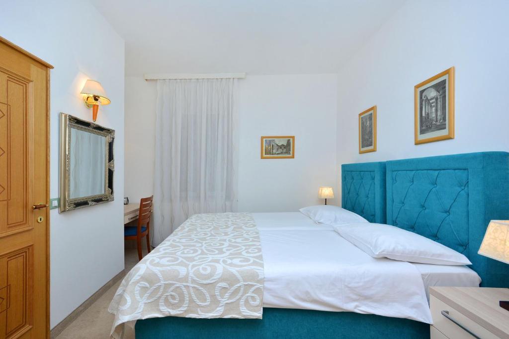 Двухместный (Стандартный двухместный номер с 1 кроватью или 2 отдельными кроватями) отеля Hotel Adriana, Сплит