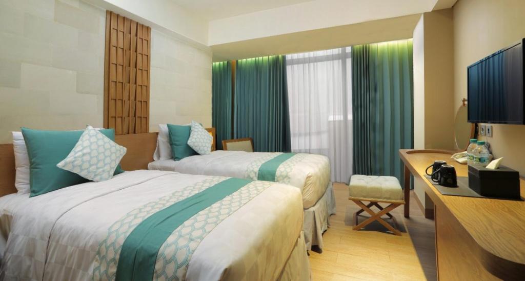 Двухместный (Улучшенный двухместный номер с 1 кроватью или 2 отдельными кроватями) отеля Bedrock Hotel Kuta, Кута