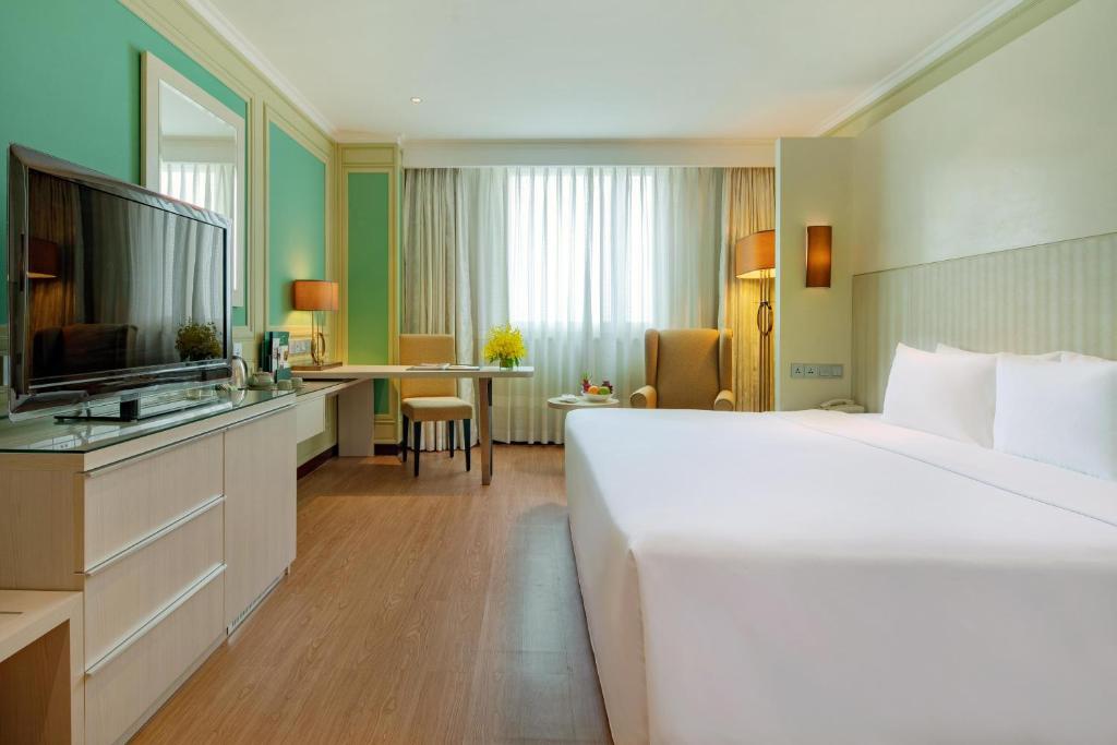 Двухместный (Двухместный номер Делюкс с 1 кроватью или 2 отдельными кроватями) отеля Windsor Plaza Hotel, Хошимин