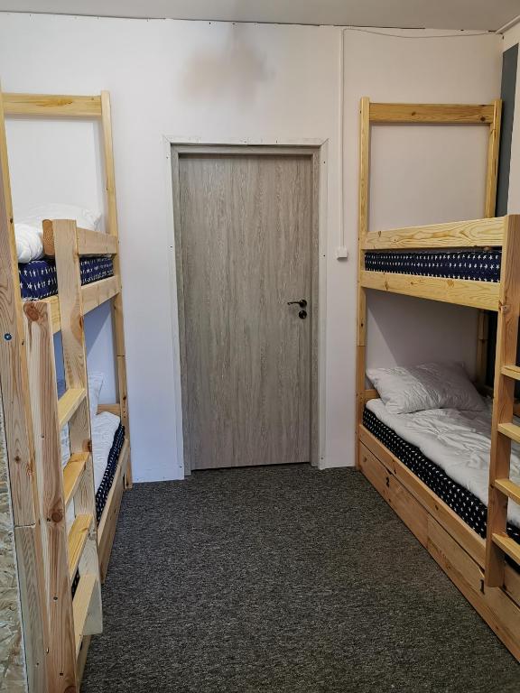 Номер (Кровать в общем номере для женщин с 4 кроватями) хостела For rest Hostel, Люблин