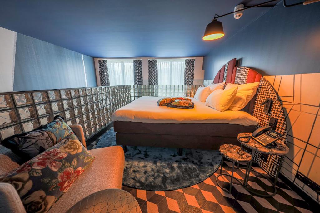 Трехместный (Loft with One Double Bed and Sofa Bed) отеля Best Western Plus Hotel Haarhuis, Арнем