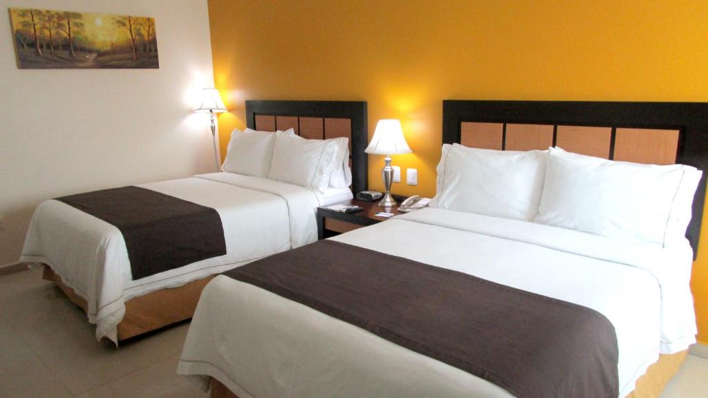 Двухместный (Двухместный номер с 2 двуспальными кроватями - Для некурящих) отеля Holiday Inn Express Paraiso - Dos Bocas, Параисо