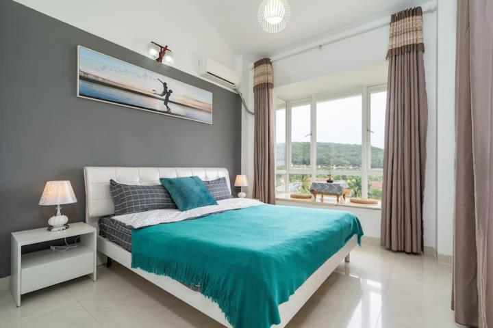 Двухместный (Номер Делюкс с кроватью размера «queen-size») апартамента Sunshine Holiday Resort Sanya Apartment - Yalong Bay Branch, Санья