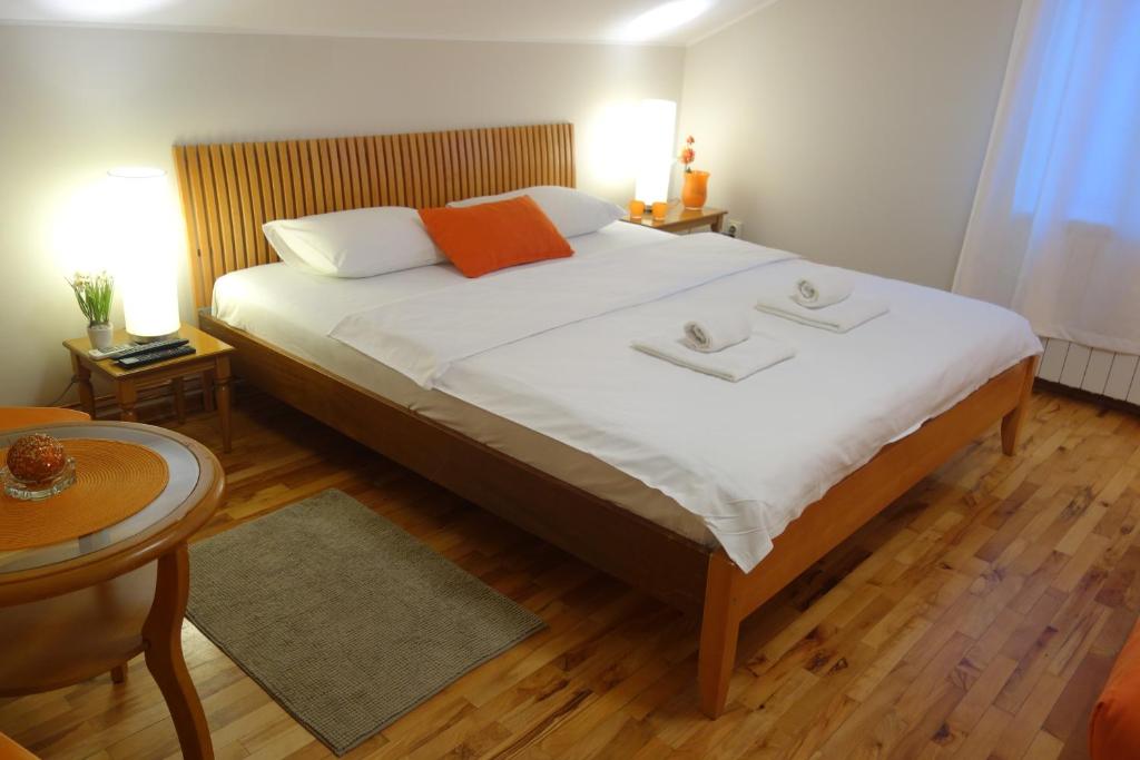 Двухместный (Номер Делюкс с кроватью размера «king-size») гостевого дома Villa Quantum Beograd, Белград