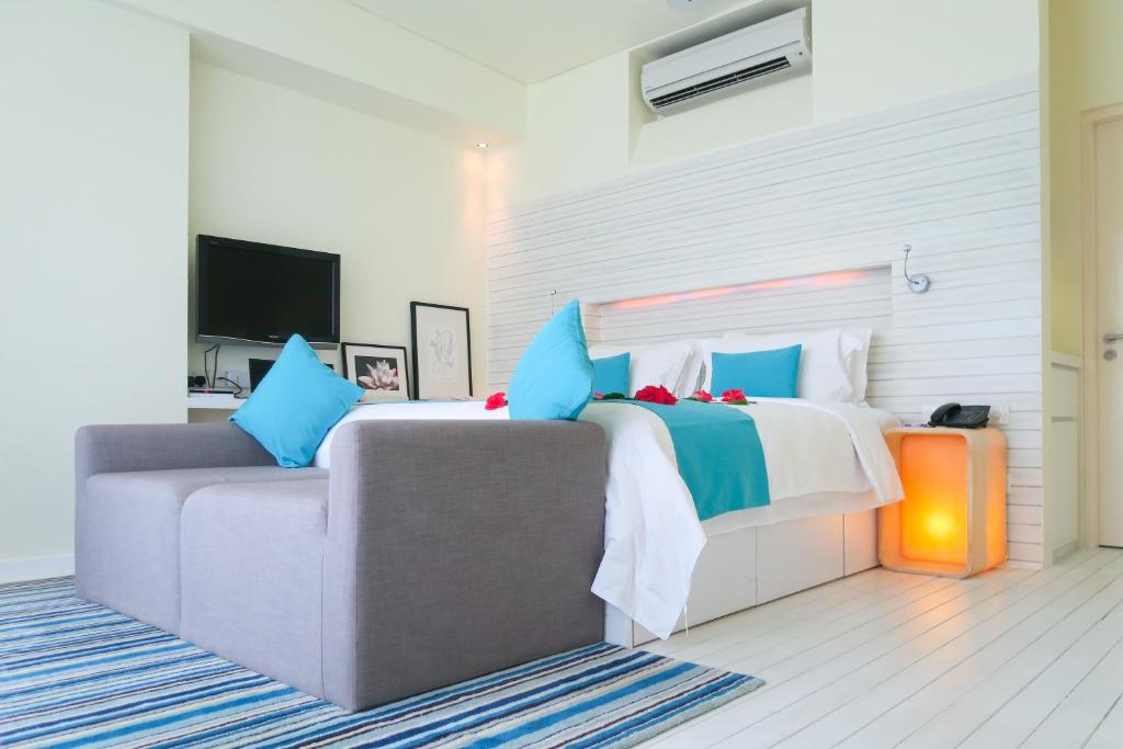 Трехместный (Пляжный дом с кроватью размера «king-size» и видом на океан - Бесплатный курортный кредит в размере 100 долларов США при проживании от 7 ночей) курортного отеля Holiday Inn Resort Kandooma Maldives, Гурайдо