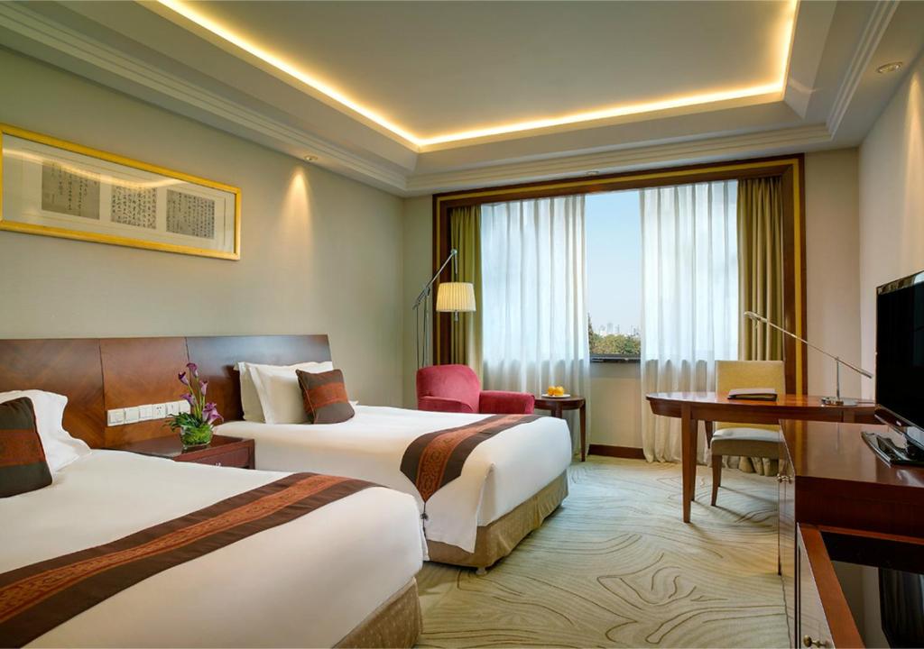 Двухместный (Улучшенный двухместный номер с 2 отдельными кроватями и видом на город) отеля Sofitel Hangzhou Westlake, Ханчжоу