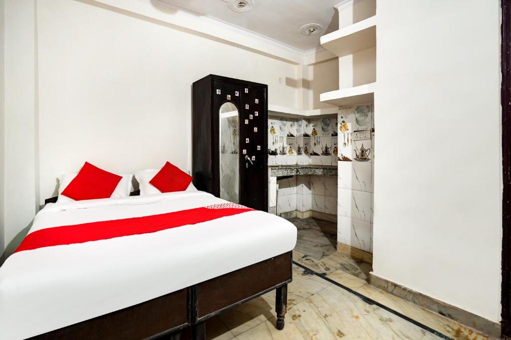 Трехместный (Классический трехместный номер) отеля OYO 67555 Aggarwal Building, Нью-Дели