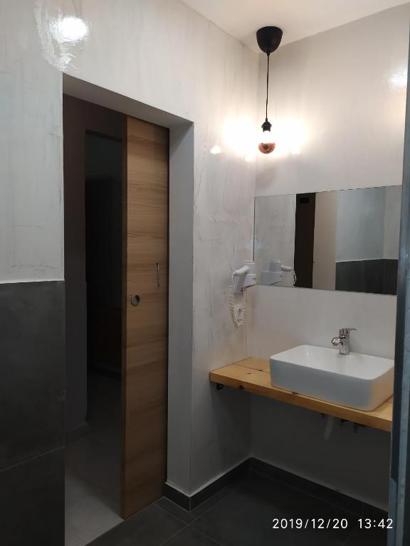 Одноместный (Одноместный номер с основными удобствами и общей ванной комнатой) апартамента Thess Hostel, Салоники