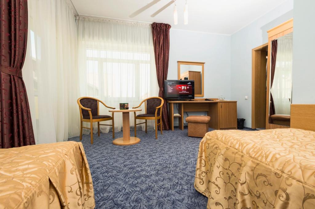Двухместный (Бюджетный двухместный номер с 2 отдельными кроватями (без лифта и кондиционера) - 3 звезды) отеля Hotel Ambient, Брашов