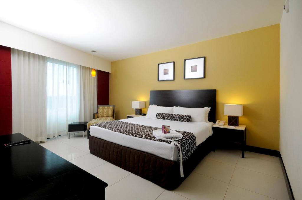 Двухместный (Представительский номер с кроватью размера «king-size») отеля Crowne Plaza Villahermosa, Вильяэрмоса