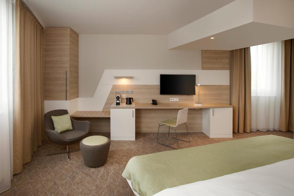 Двухместный (Представительский номер с кроватью размера «king-size»), Holiday Inn Frankfurt Airport