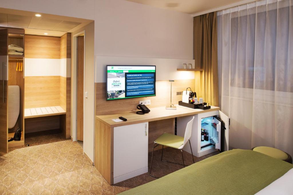 Двухместный (Представительский номер с кроватью размера «king-size»), Holiday Inn Frankfurt Airport