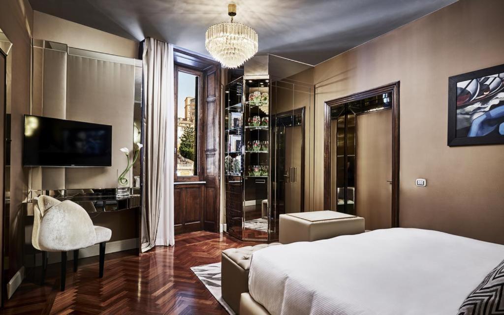 Двухместный (Двухместный номер с 1 кроватью и видом на город) гостевого дома The Inn at the Spanish Steps-Small Luxury Hotels, Рим