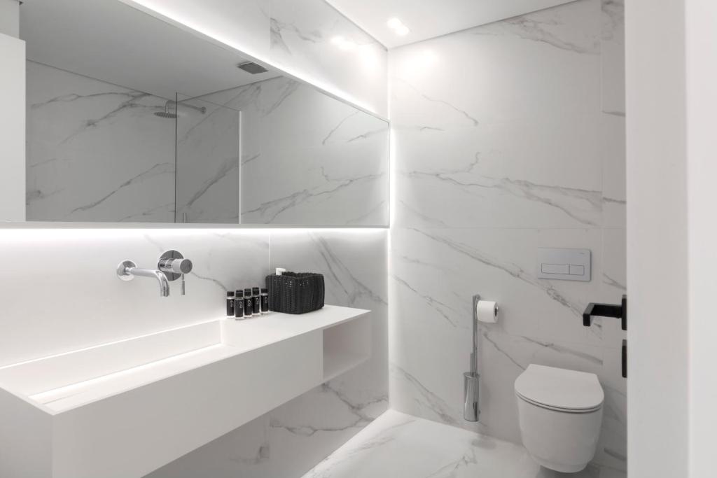 Апартаменты (Апартаменты с балконом), Heritage Boutique Apartments