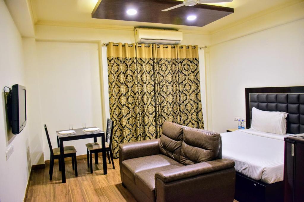 Студио (Стандартный трехместный номер-студио), When In Gurgaon - Service Apartments