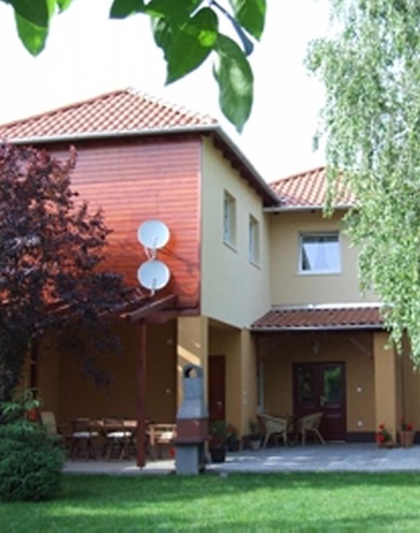 Апартаменты Ilona Apartmanház, Комаром