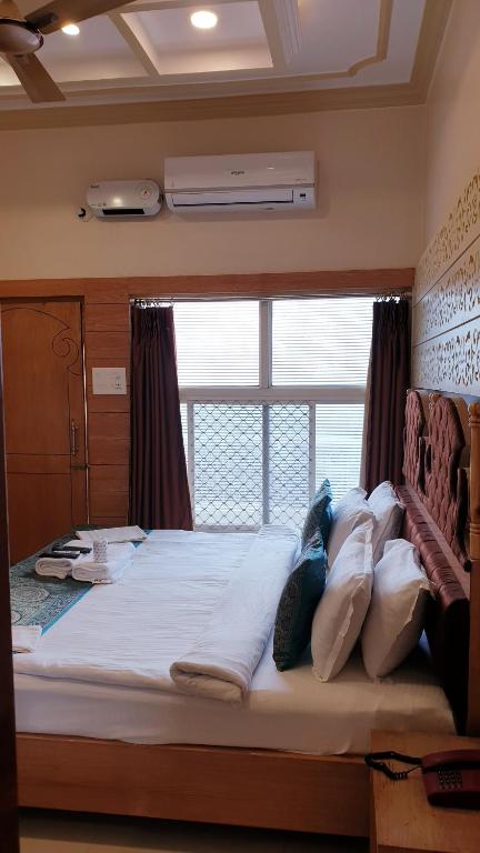 Двухместный (Deluxe Double City view with complimentary early check in at 10 am (subject to availability)), Hotel Temple On Ganges