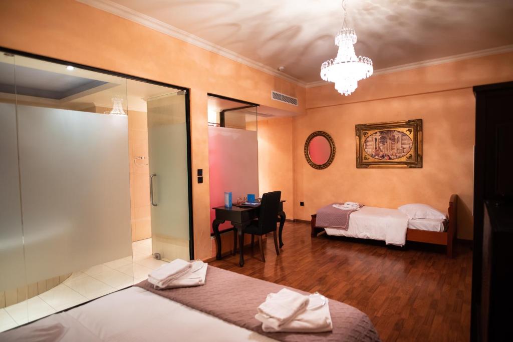 Семейный (Семейный номер с видом на сад) отеля Anastazia Luxury Suites & Rooms, Афины